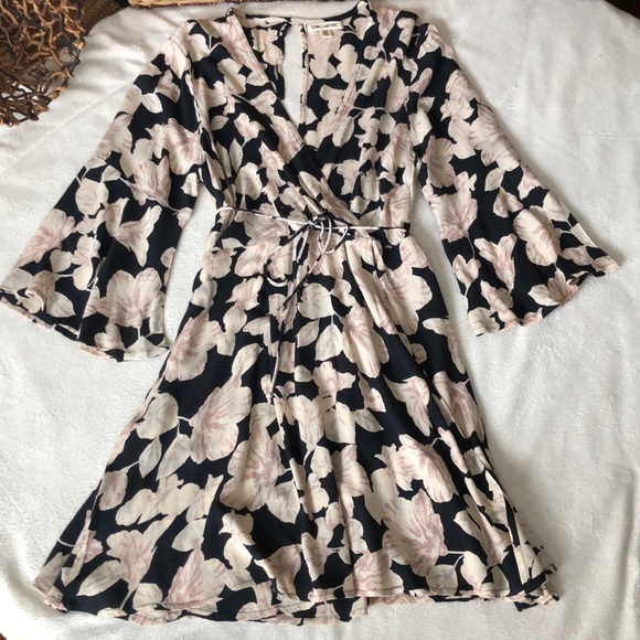 Billabong Dresses & Skirts - Billabong Wrap and Roll Dress Flowy Bell Sleeve
